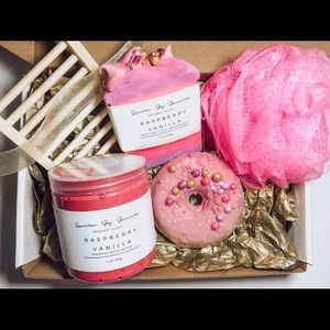 Raspberry Vanilla Bath and Body Gift Set